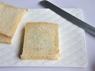 12、口袋三明治,再盖上一片吐司。