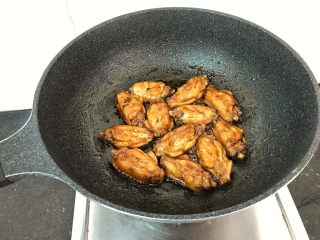 15、三杯鸡中翅～超简易快手美味版,煮至汤汁收到七八成干就可以了