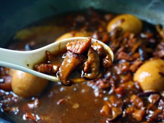 12、家常卤肉饭,汤汁微微粘稠,就好了。拌饭非常好吃。