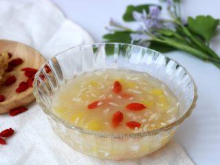 14、菠萝银耳羹,菠萝银耳羹好喝，一不小心就喝了2碗