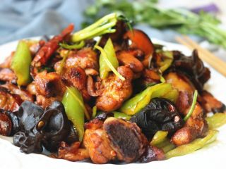 20、辣子鸡,老板，多上碗米饭咯。