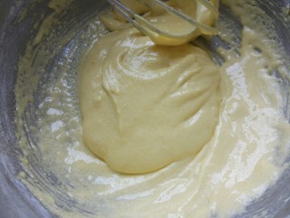 16、北海道戚风,拌匀就可以，不需要过度搅拌