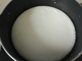 17、北海道戚风,牛奶加热烧开