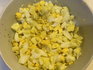 3、鸡蛋三明治,鸡蛋捣碎