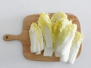 7、宝宝辅食:蔬菜高汤,娃娃菜去头掰开洗净