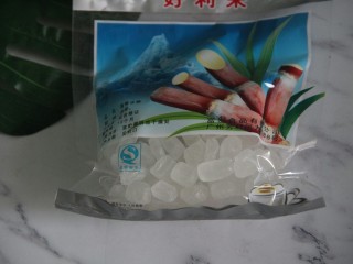 5、自制山楂罐头,准备冰糖
