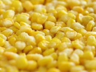 8、24m+香甜玉米烙,表面根据自己的口味撒上砂糖,玉米烙就做好啦~