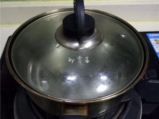 10、水波蛋意面,将意面盛进碟子里；