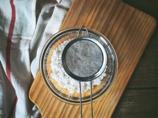 3、港式甜品 木瓜椰奶西米露,西米滤掉水份