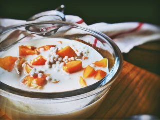 8、港式甜品 木瓜椰奶西米露,养颜美容 低脂健康的一道甜品