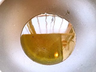 12、家常水煮鱼,锅预热加油，多加一些