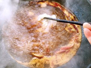 20、家常水煮鱼,把鱼片放进去