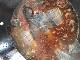 18、【红烧偏口鱼】富含蛋白质补充能量的高考餐,大火开始煮鱼