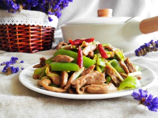 12、青椒炒肉片,成品图。