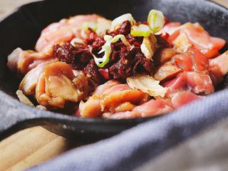 13、宫保鸡丁(无油 健康低脂),再放入郫县豆瓣酱