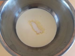 13、蓝色梦幻杯子蛋糕,13.淡奶油加入白砂糖