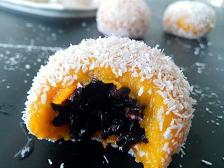 17、黑米雪花球,咬一口，有木有被诱惑到~