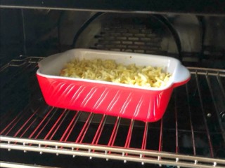 4、芝士奶油焗红薯,放入烤箱180°，17min