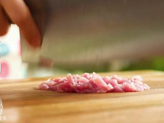 2、肉末蛋羹12m+,猪肉剁馅