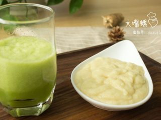 8、蜜汁果冻爽过葛优瘫,分别制成土豆泥和芹菜汁备用。（搅拌过程需要用搅拌机上的那根棒子这里搅搅那里拌拌（我想我更加需要去污粉）