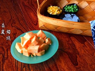 3、《红薯马蹄玉米羹》,红薯去皮切块