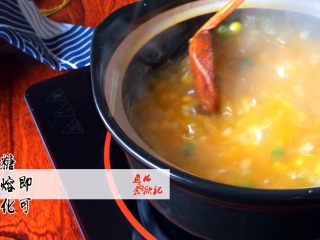 11、《红薯马蹄玉米羹》,煮至冰糖熔化即可