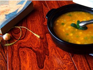 12、《红薯马蹄玉米羹》,放上薄荷叶 给羮增添了不一样的香味（可免）