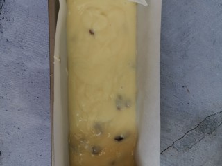 5、蔓越莓磅蛋糕,加入蔓越莓，入模