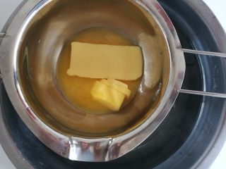 7、樱花泡芙,7.黄油隔水融化成液体