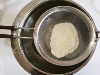 9、樱花泡芙,9.加入过筛的泡芙预拌粉