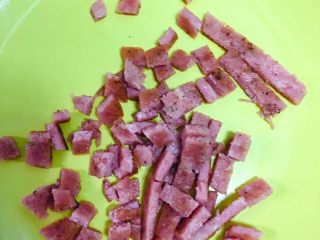 2、饭团????,火腿片切小丁