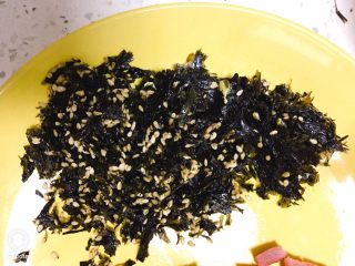 4、饭团????,准备海苔碎