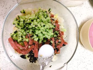 6、饭团????,加入少许盐