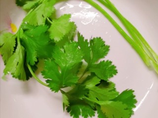 3、蔬菜饭包,香菜洗净备用