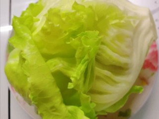 4、蔬菜饭包,圆生菜叶洗净备用
