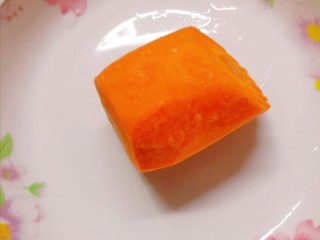 5、蔬菜饭包,胡萝卜洗净备用