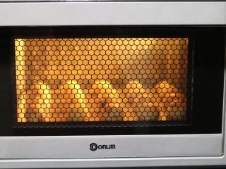 8、蔓越莓麻薯,静静观察面团膨胀……