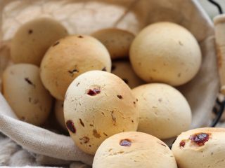 10、蔓越莓麻薯,出炉后不回缩不凹底,漂亮的麻薯,虽然没有什么颜值可言,但决对的.....美味,