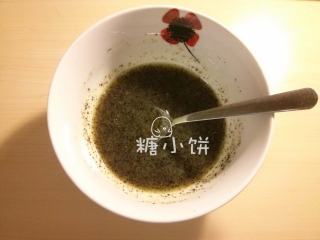 1、伯爵奶茶芝士蛋糕,牛奶27.5G加盐1.3G、糖55G和伯爵茶碎1.5G拌匀，微波炉叮十几秒加热牛奶糖液让糖融化，放凉备用。