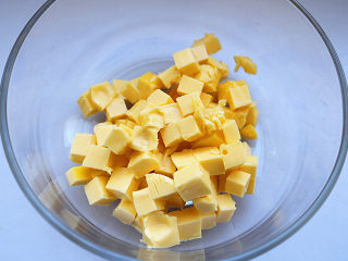 2、原味曲奇,黄油室温软化至手指轻触可以压出指印。