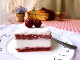 10、棉花糖酸奶冰淇淋蛋糕,冷冻3小时以上脱模。