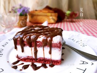 13、棉花糖酸奶冰淇淋蛋糕,侧面也美丽噢。