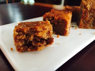 12、坚果布朗尼,看一看内部组织,绵软的口感,这个分量不多，两人分享足够，甜而不腻。非常好吃！