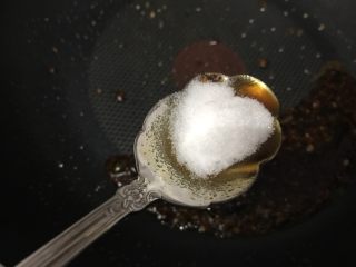 13、健康素食之豆腐皮卷素菜,加入砂糖