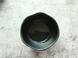 4、番茄巴沙鱼,蛋黄蛋清分离,取蛋清备用。