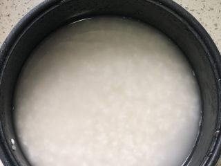 1、KFC握的大饭团,平时吃的大米和糯米各一半，洗净后浸泡半小时