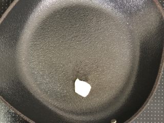 5、KFC握的大饭团,热锅融化小块黄油