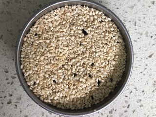 12、KFC握的大饭团,白芝麻，烤箱烤熟的