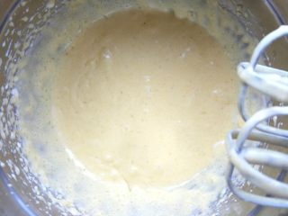 4、麦片巧克力脆皮雪糕,如果没有破壁机,用料理机,或者手动碾碎也可以。