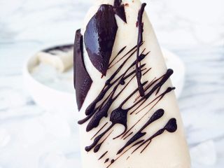 10、麦片巧克力脆皮雪糕,尝一口吧